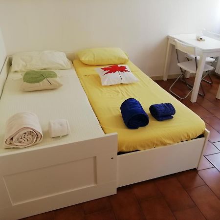 Apartamento Over The Rainbow - Cozy Studio In The Centre Of Ferrara Exterior foto