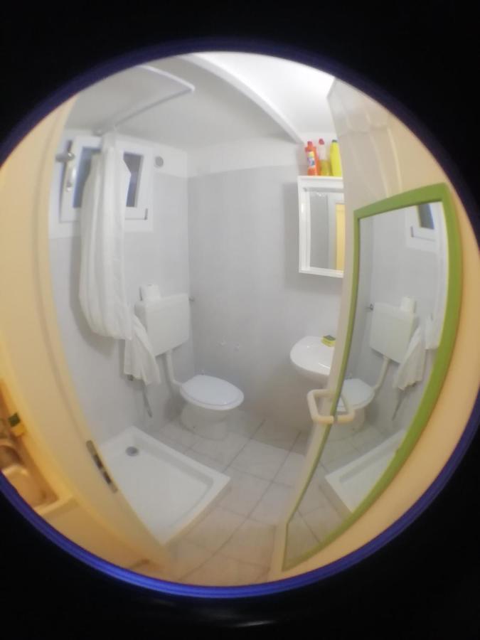 Apartamento Over The Rainbow - Cozy Studio In The Centre Of Ferrara Exterior foto