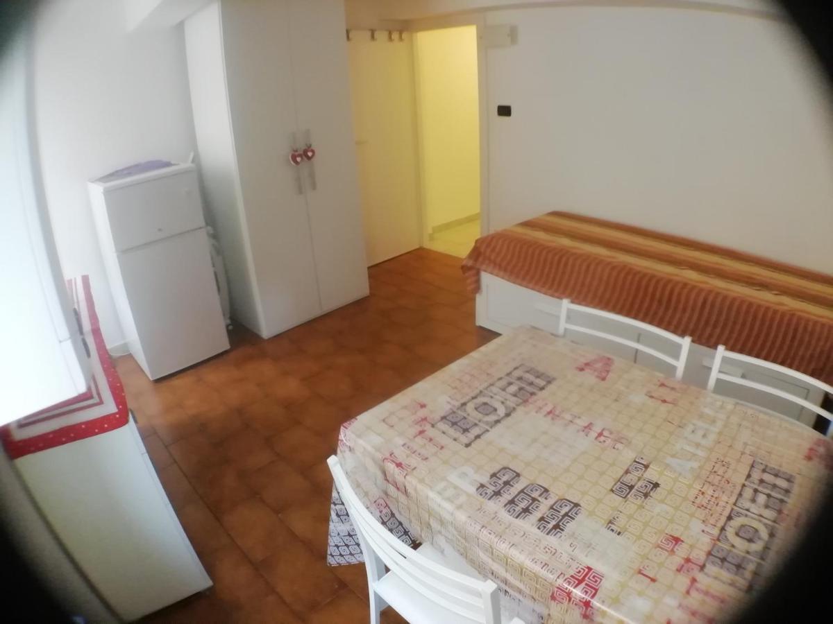 Apartamento Over The Rainbow - Cozy Studio In The Centre Of Ferrara Exterior foto