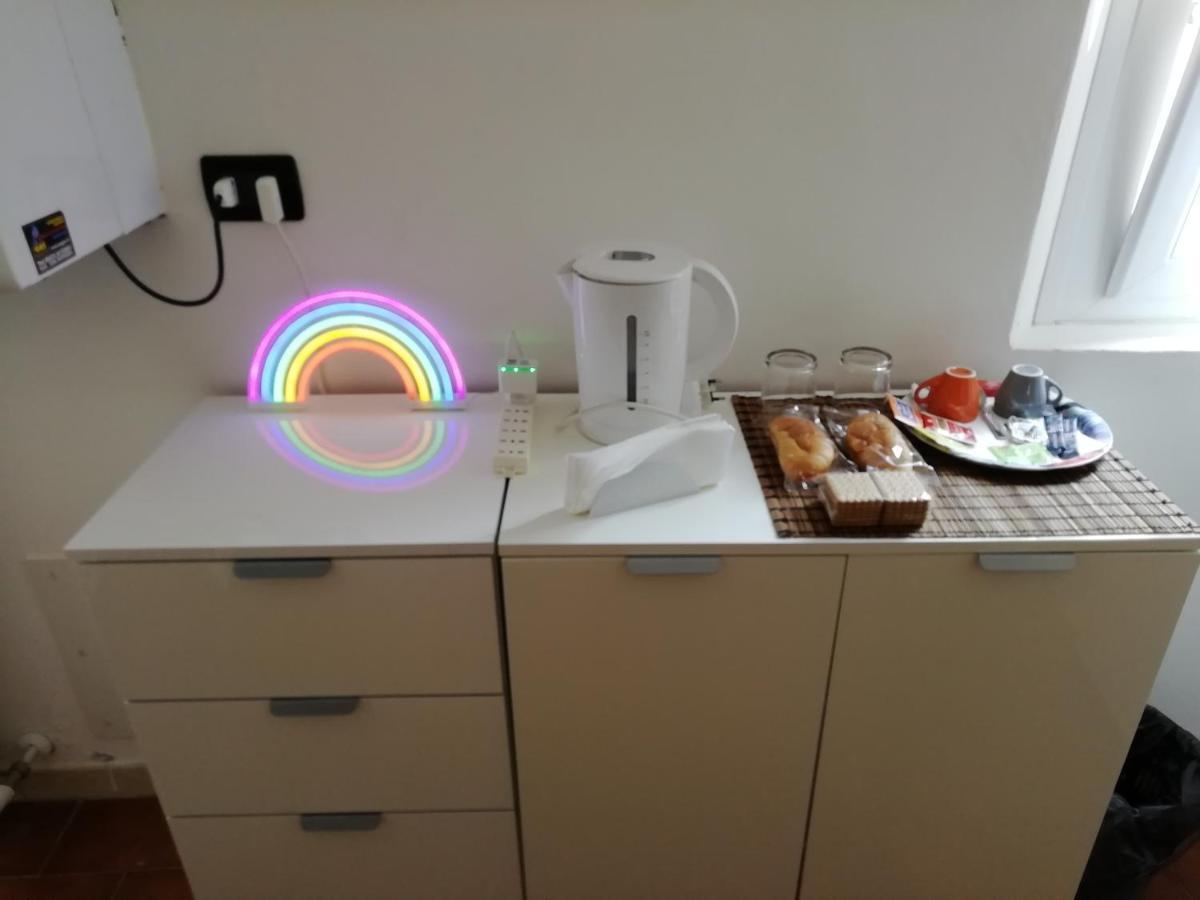 Apartamento Over The Rainbow - Cozy Studio In The Centre Of Ferrara Exterior foto
