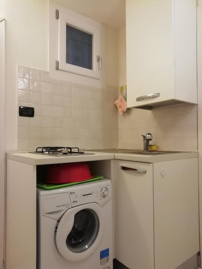 Apartamento Over The Rainbow - Cozy Studio In The Centre Of Ferrara Exterior foto