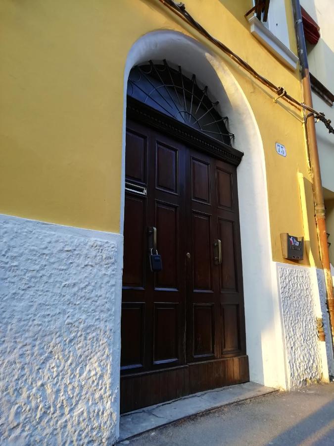 Apartamento Over The Rainbow - Cozy Studio In The Centre Of Ferrara Exterior foto