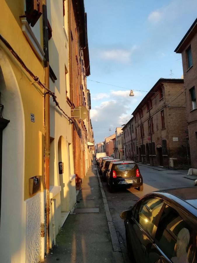 Apartamento Over The Rainbow - Cozy Studio In The Centre Of Ferrara Exterior foto